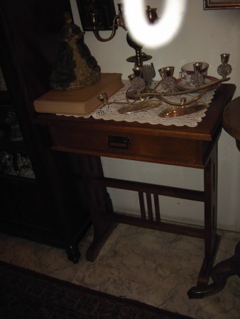 Tischle furniert,Platte 44/64cm,VP 250,-